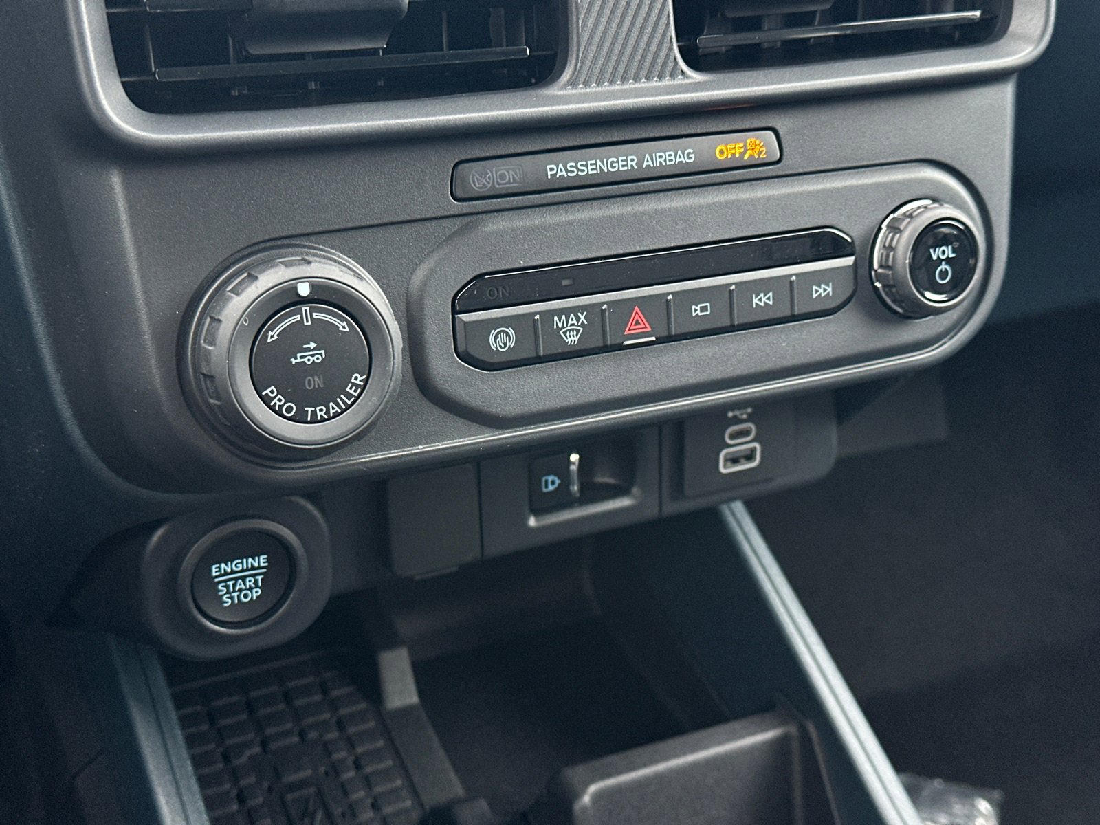 New 2025 Ford Maverick Lariat w/ Black Appearance Package image 29