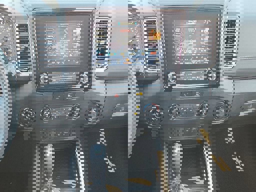 Used 2022 Nissan Frontier SV image 11