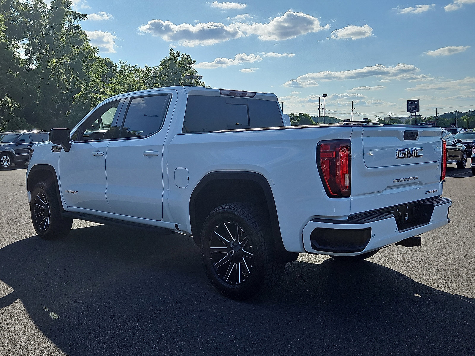 Used 2022 GMC Sierra 1500 AT4X image 4