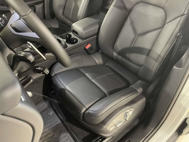 New 2026 Porsche Macan AWD/4WD image 5