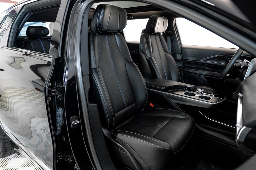 Used 2024 Cadillac Lyriq Luxury w/ LPO, Floor Liner Package image 33