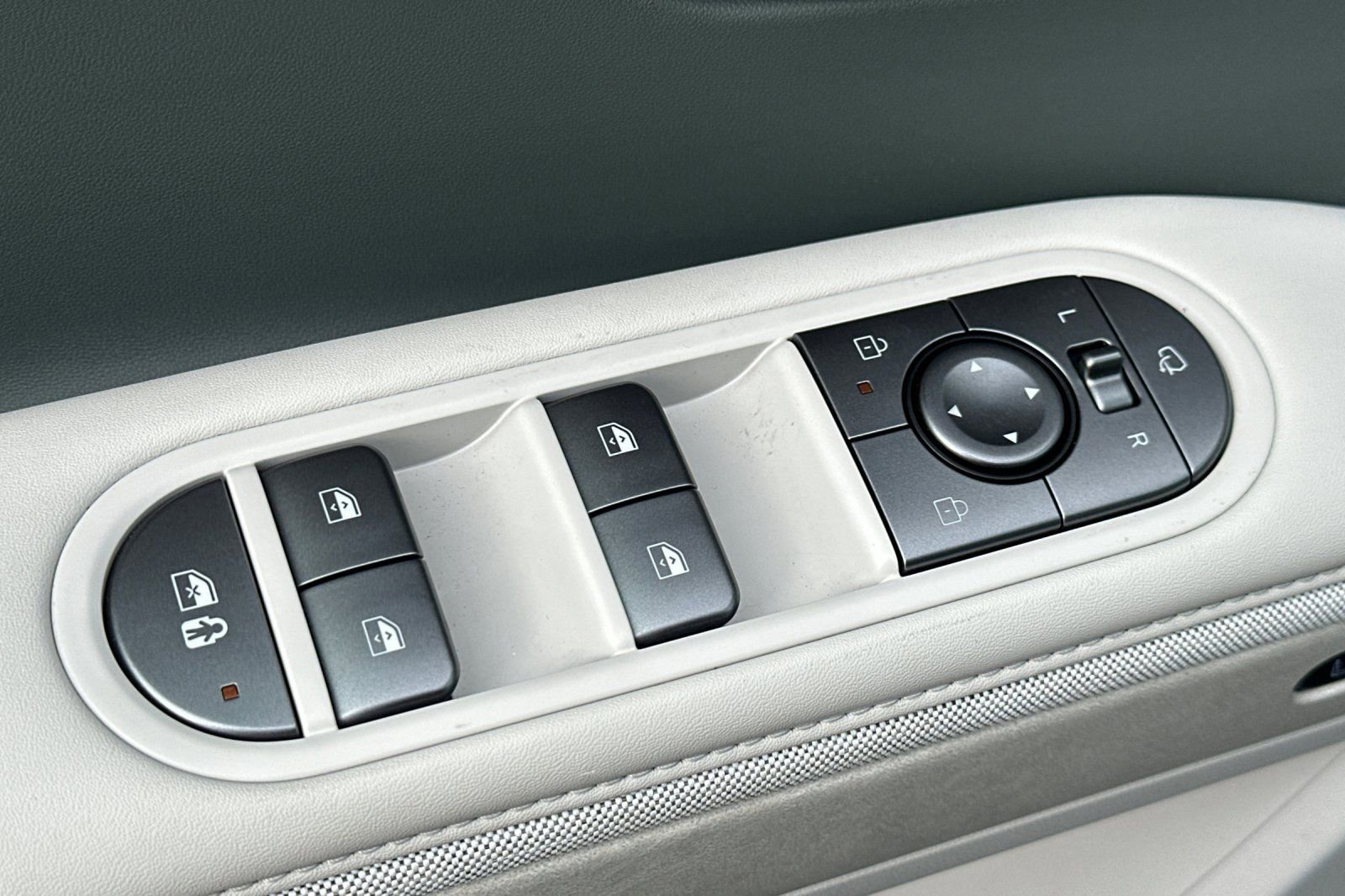 Used 2025 Hyundai Ioniq 5 Limited image 13