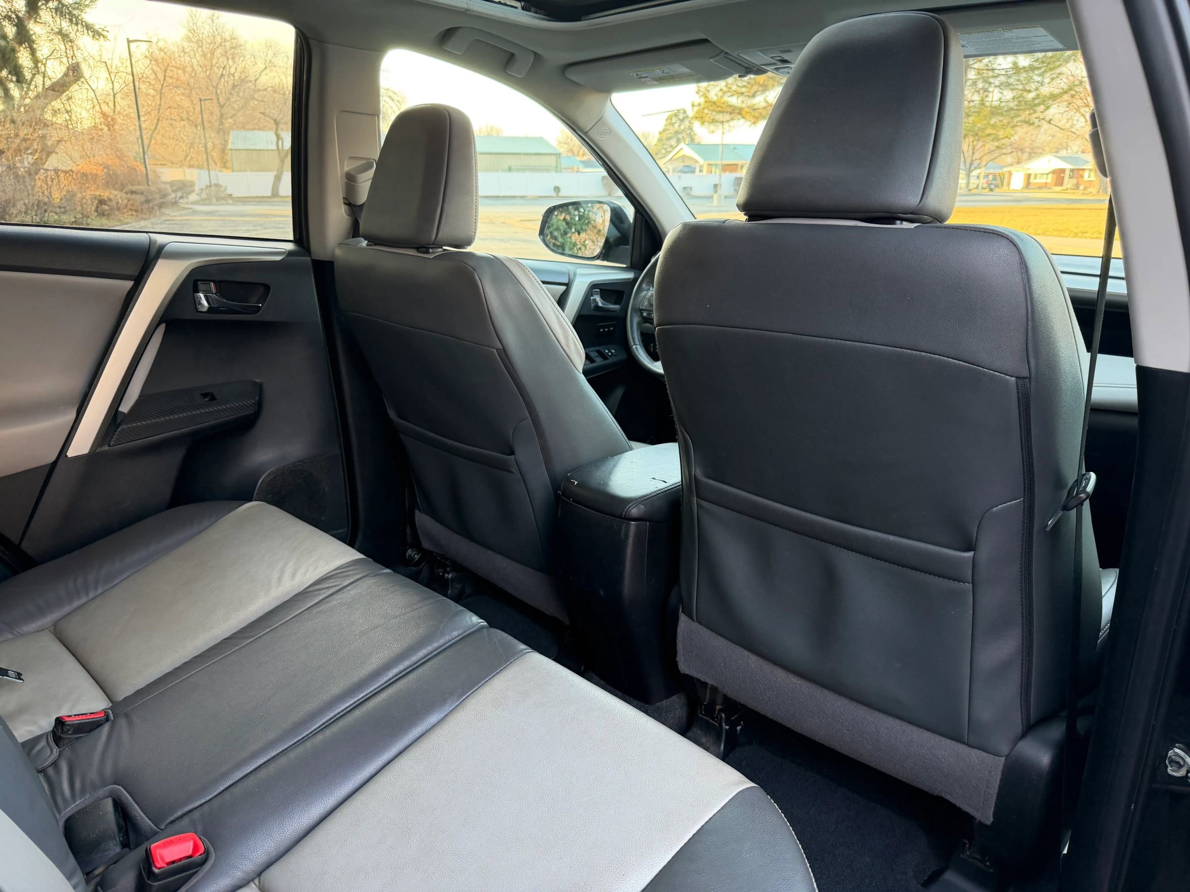 Used 2015 Toyota RAV4 Limited image 38