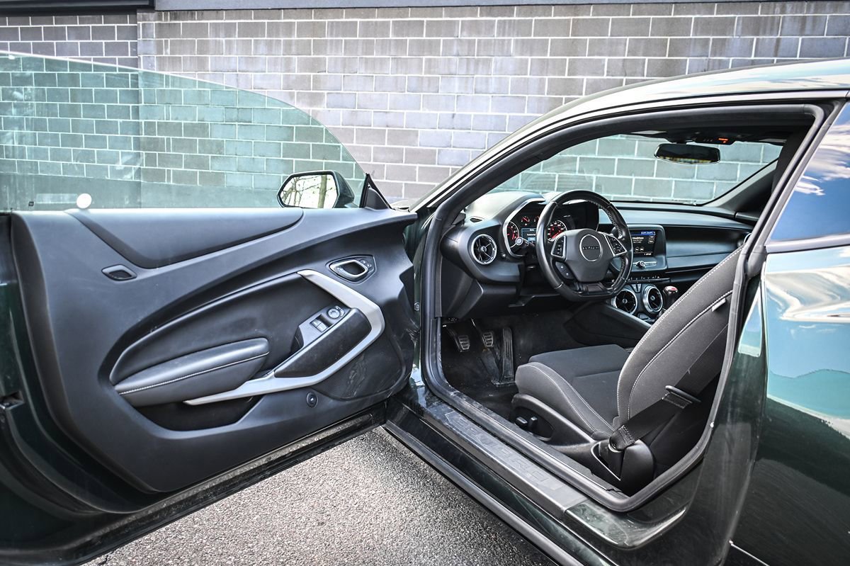 Used 2020 Chevrolet Camaro LT RWD image 8