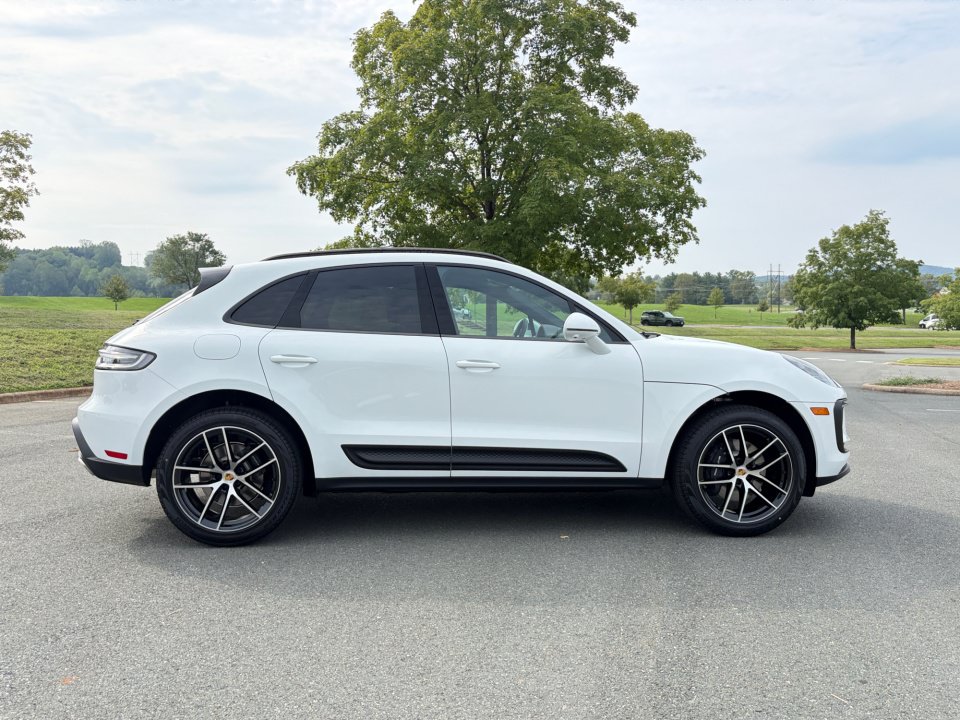 New 2026 Porsche Macan AWD/4WD image 8