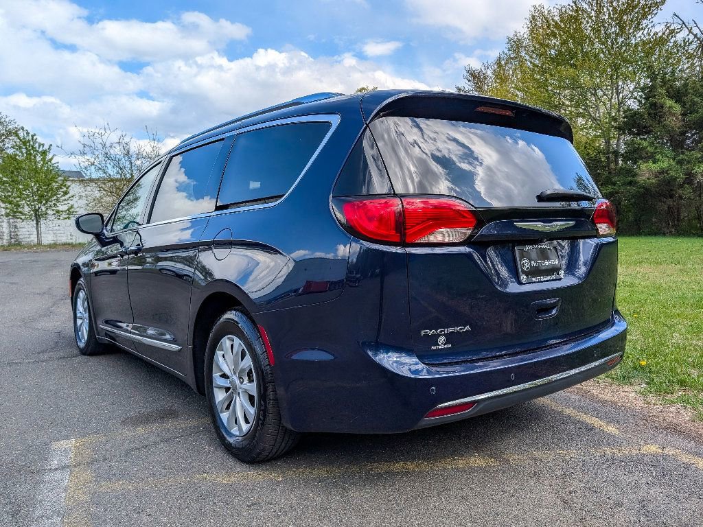 Used 2018 Chrysler Pacifica Touring-L Plus FWD image 8