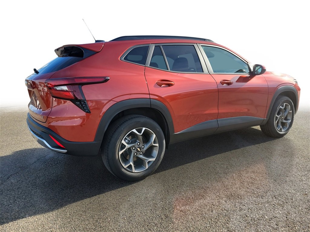 Used 2024 Chevrolet Trax LT w/ Driver Confidence Package image 4