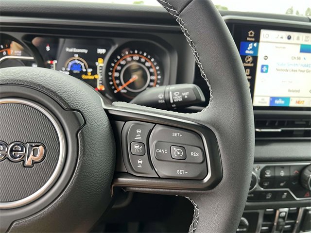 New 2025 Jeep Gladiator Sport image 18