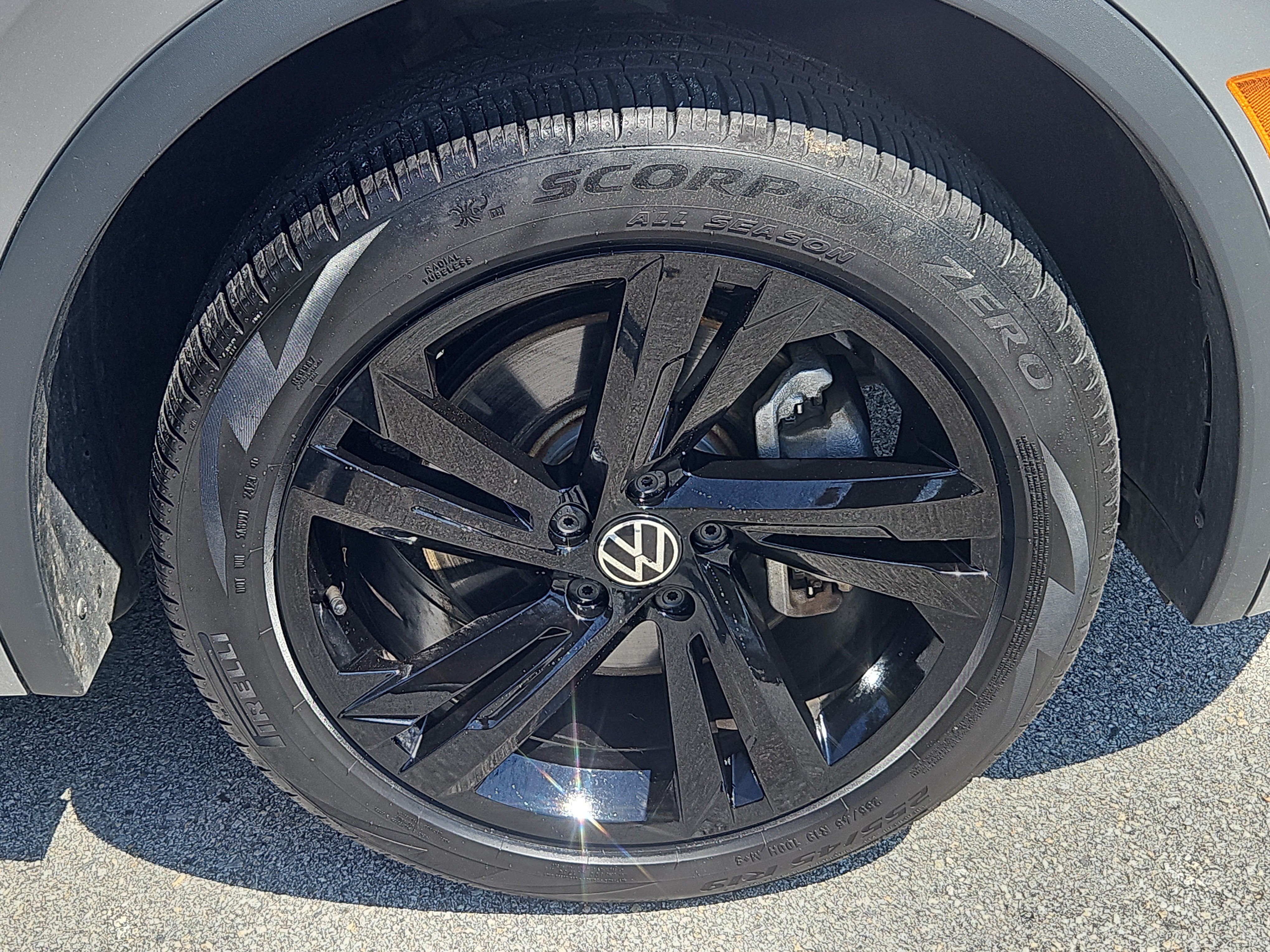Certified 2024 Volkswagen Tiguan SE R-Line AWD/4WD image 31