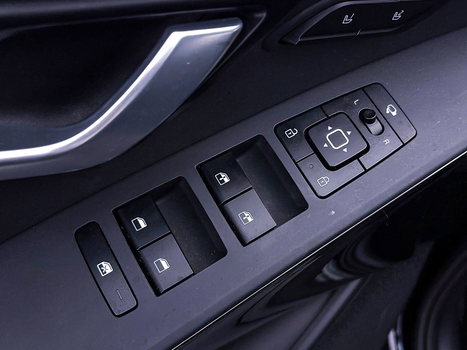 Used 2023 Kia Niro SX Touring FWD image 19