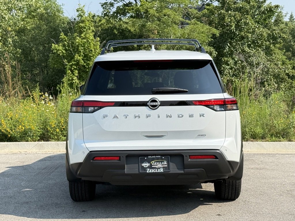 Certified 2025 Nissan Pathfinder SV image 5