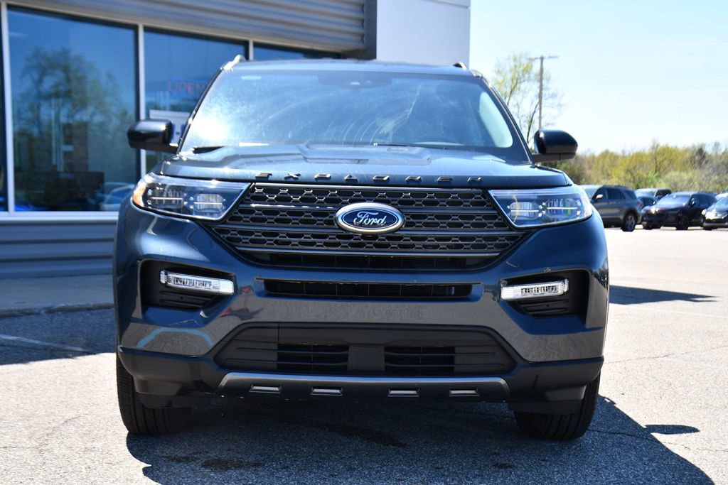 Used 2024 Ford Explorer XLT w/ Equipment Group 202A AWD/4WD image 10