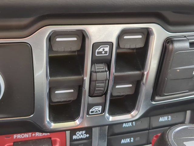 Used 2025 Jeep Wrangler Unlimited Rubicon w/ Convenience Group AWD/4WD image 24
