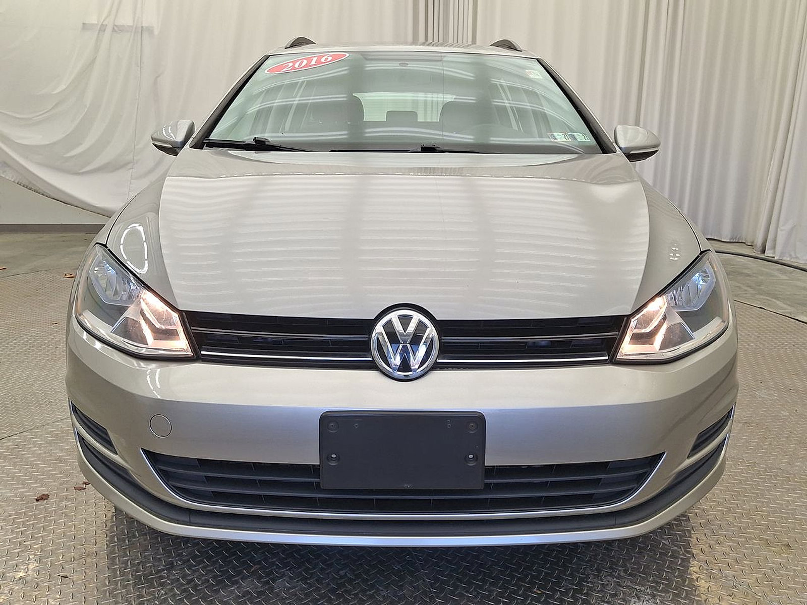 Used 2016 Volkswagen Golf S image 28