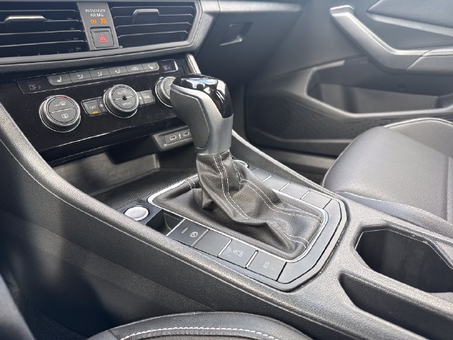 Used 2024 Volkswagen Jetta SE FWD image 23