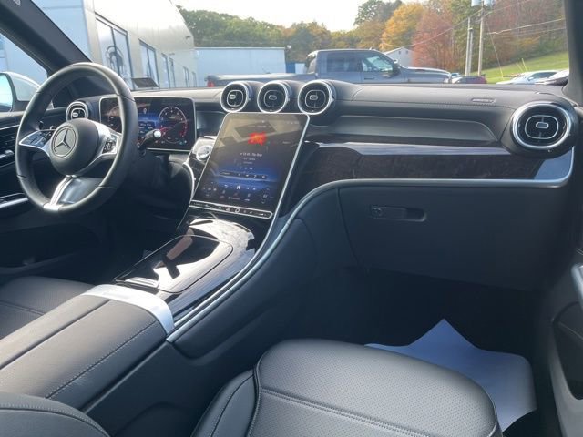 Used 2024 Mercedes-Benz GLC 300 4MATIC image 31