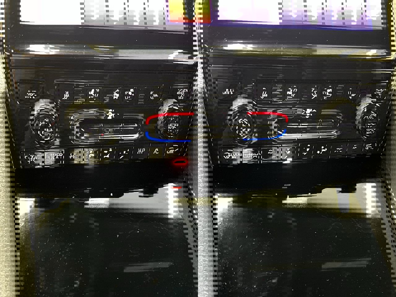 Used 2024 Jeep Grand Cherokee L Limited w/ Luxury Tech Group II image 24