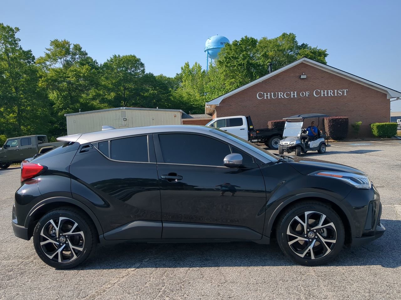 Used 2020 Toyota C-HR XLE FWD image 2