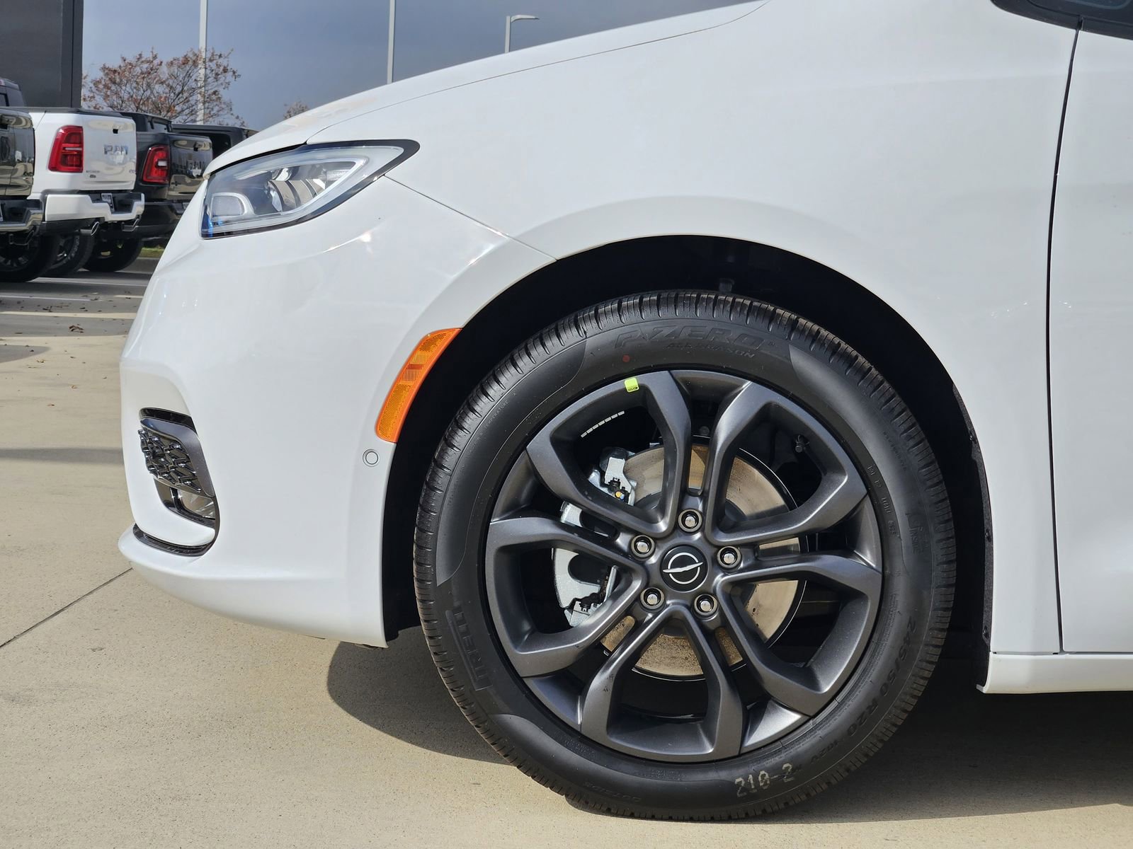 New 2026 Chrysler Pacifica Select FWD image 11