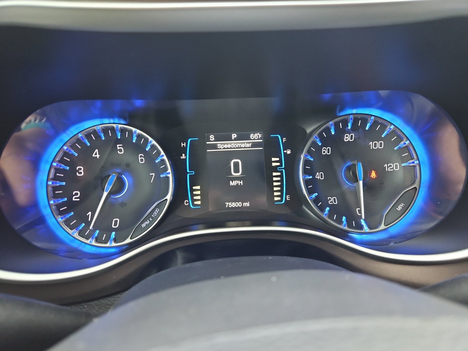Used 2017 Chrysler Pacifica Touring-L FWD image 16