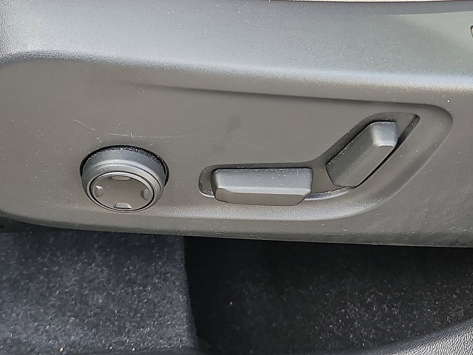 Certified 2023 Volvo XC40 B5 Plus w/ Climate Package image 26