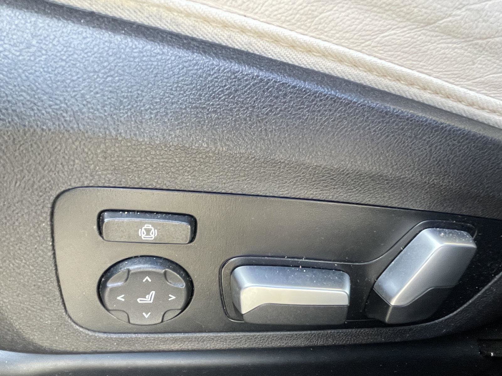 Used 2022 BMW X4 xDrive30i w/ Premium Package image 12