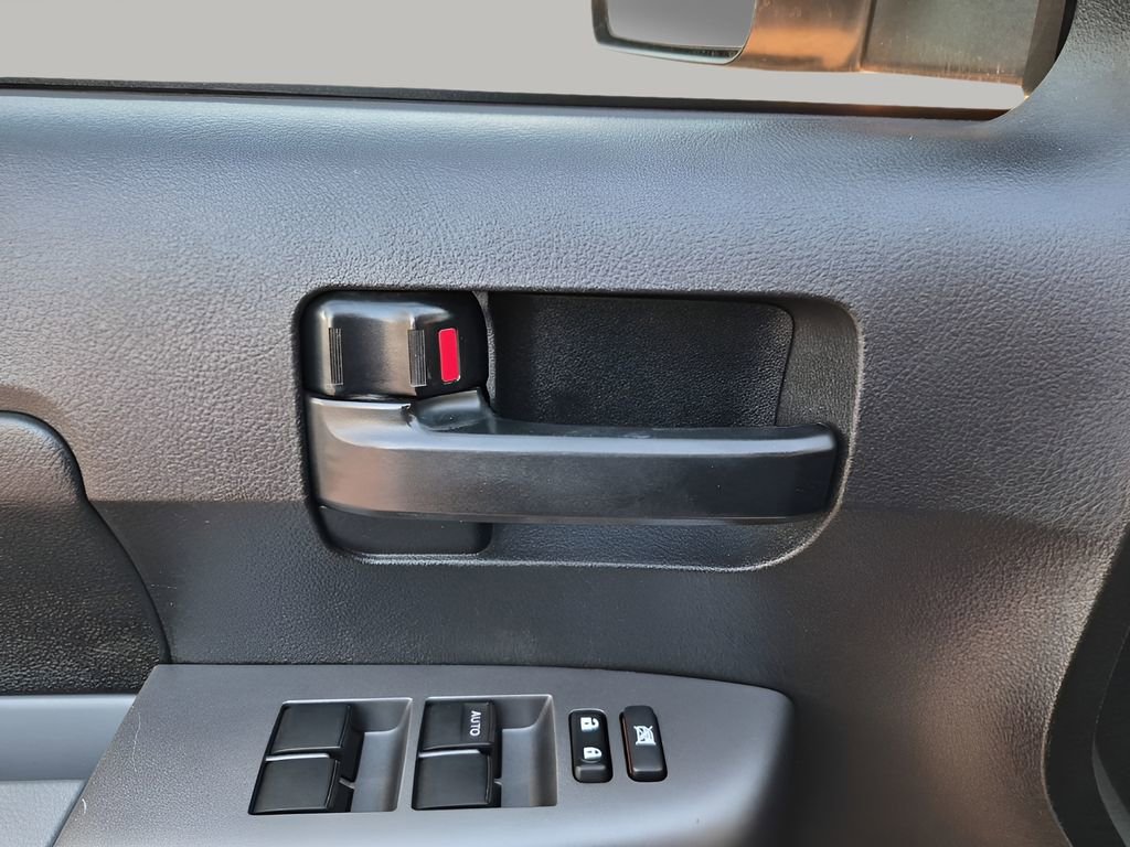 Used 2013 Toyota Tundra 4x4 CrewMax w/ Tow Pkg image 27