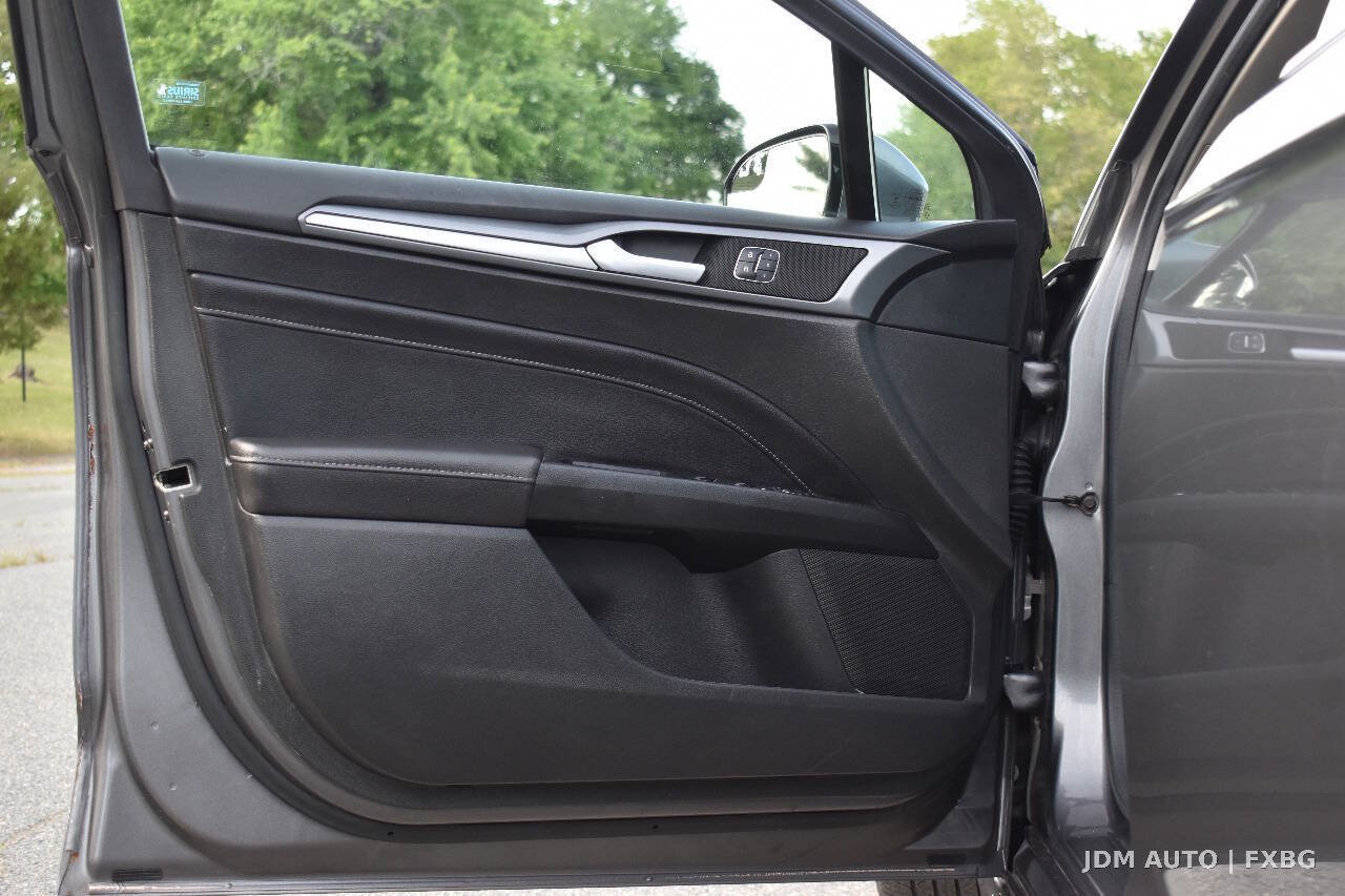 Used 2014 Ford Fusion Titanium FWD image 8