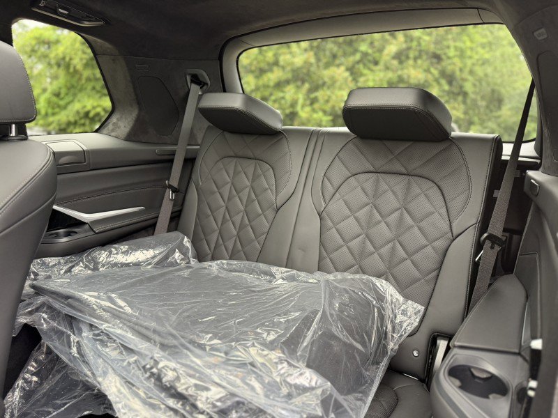 New 2026 BMW X7 xDrive40i w/ M Sport Package image 16