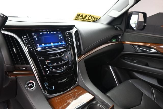 Used 2020 Cadillac Escalade Luxury w/ Escalade Sport Edition AWD/4WD image 22