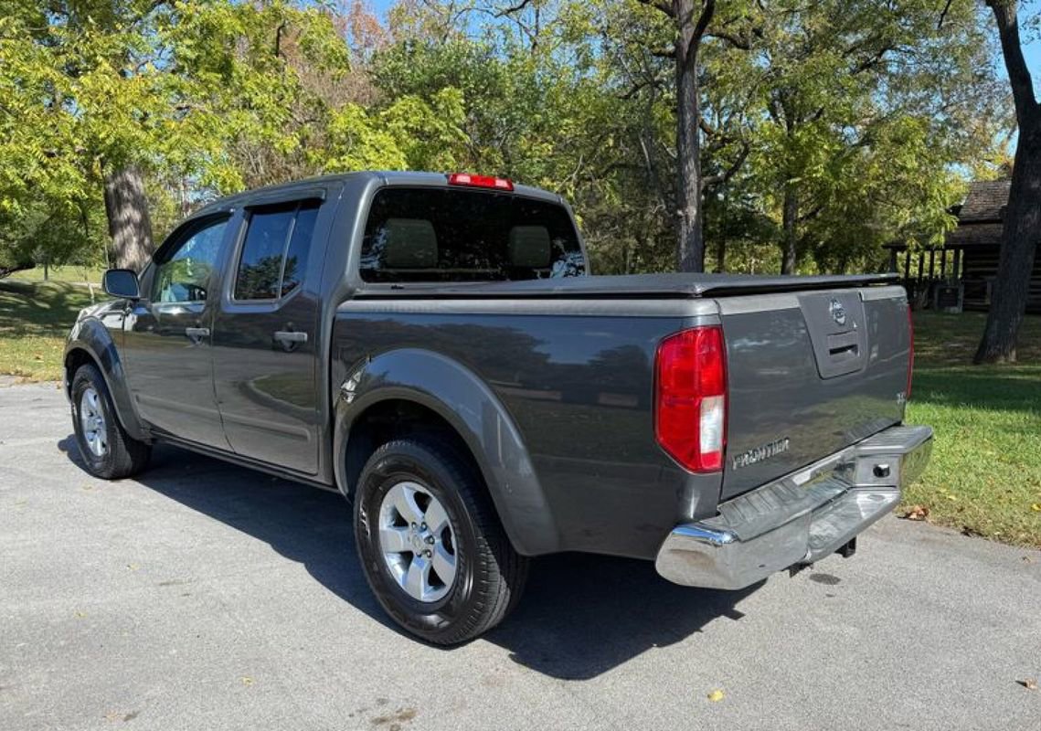 Used 2011 Nissan Frontier SV image 9