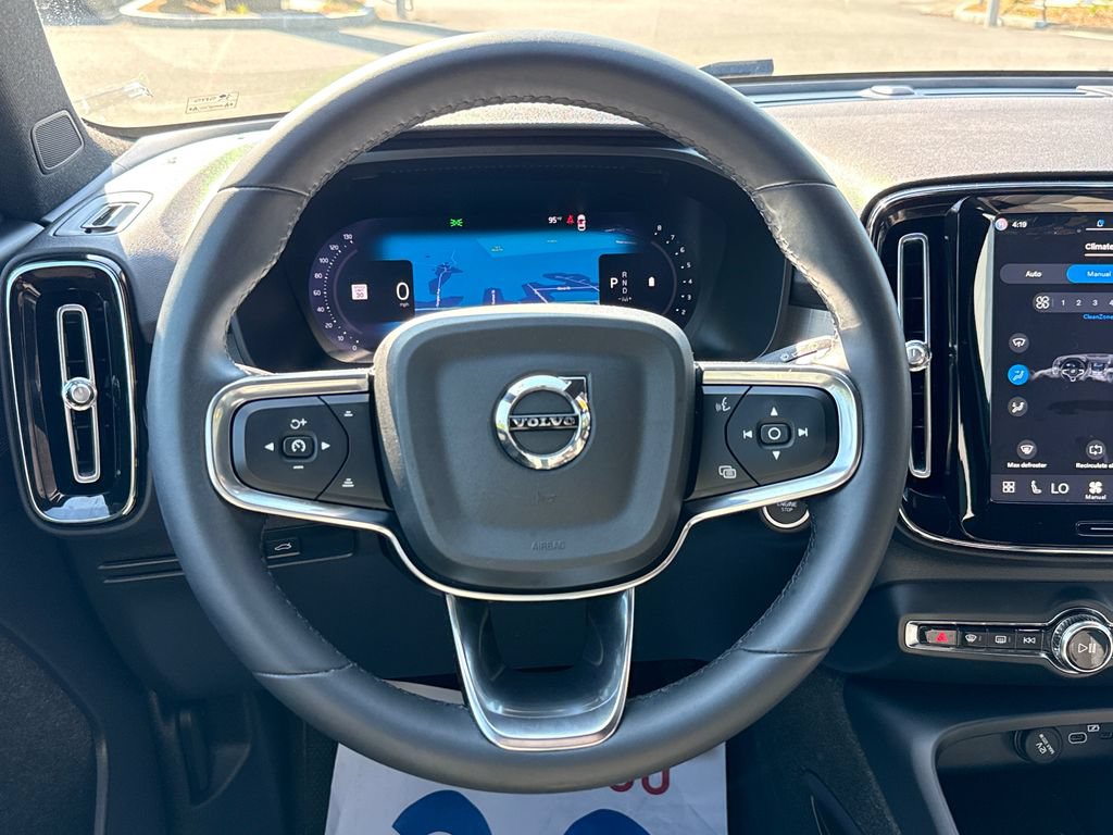 Used 2024 Volvo XC40 B5 Core AWD/4WD image 16