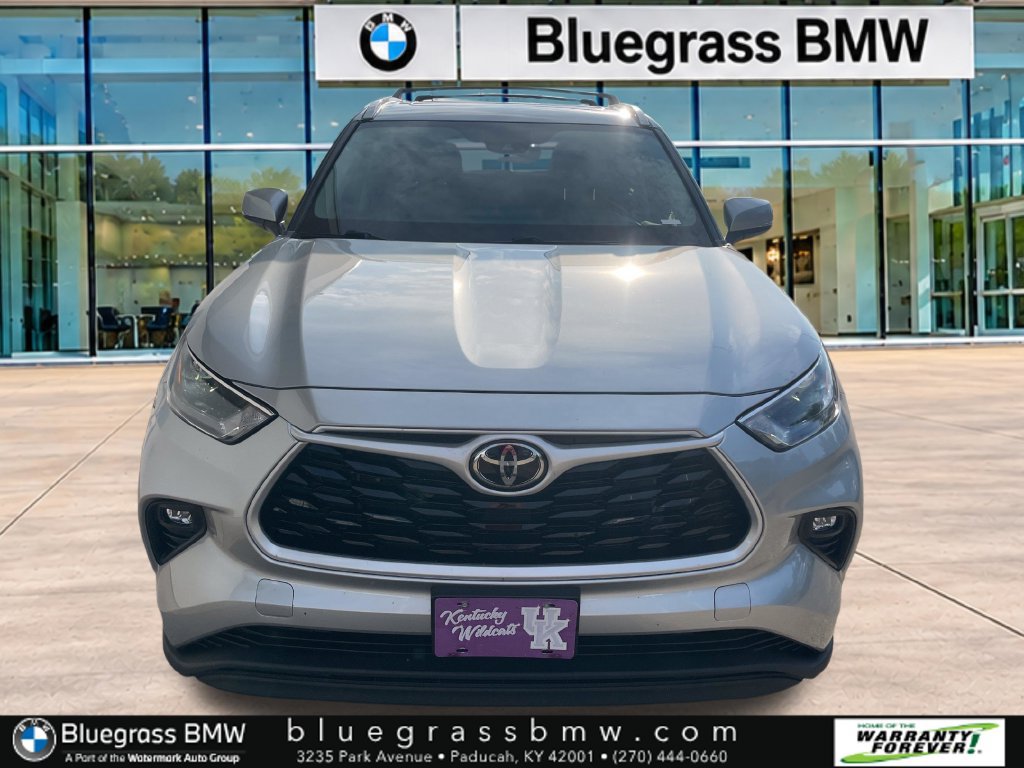 Used 2022 Toyota Highlander XLE AWD/4WD image 7