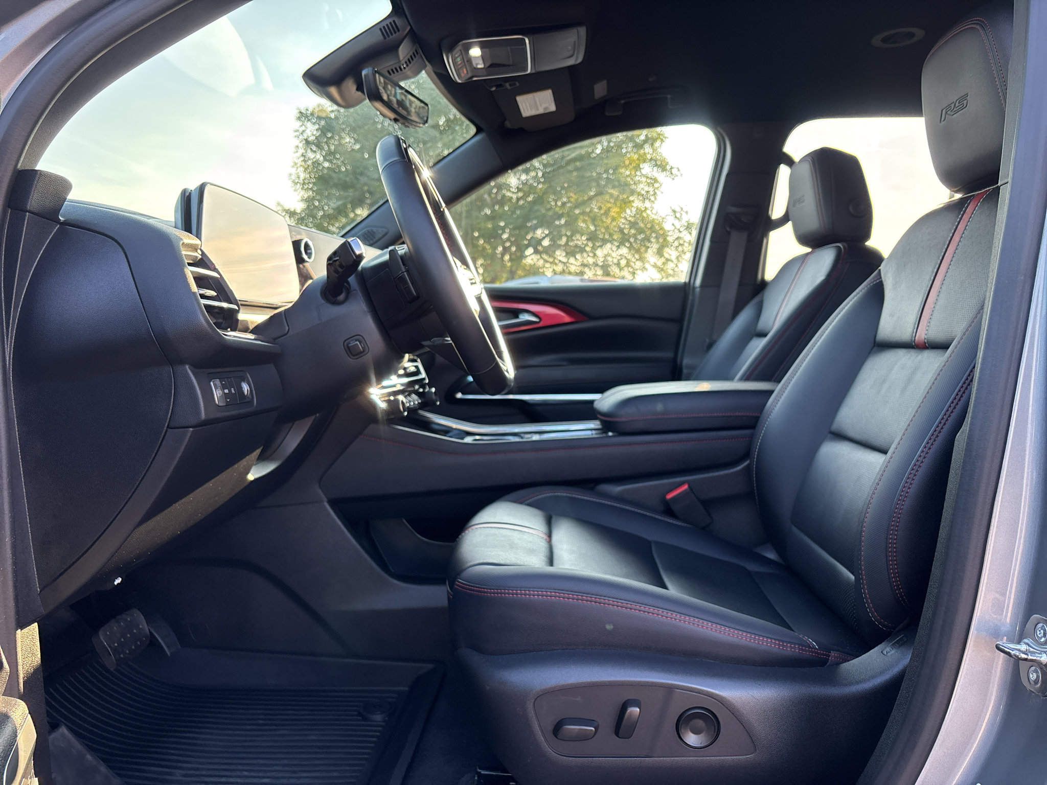 Used 2026 Chevrolet Traverse RS w/ LPO, Floor Liner Package FWD image 14