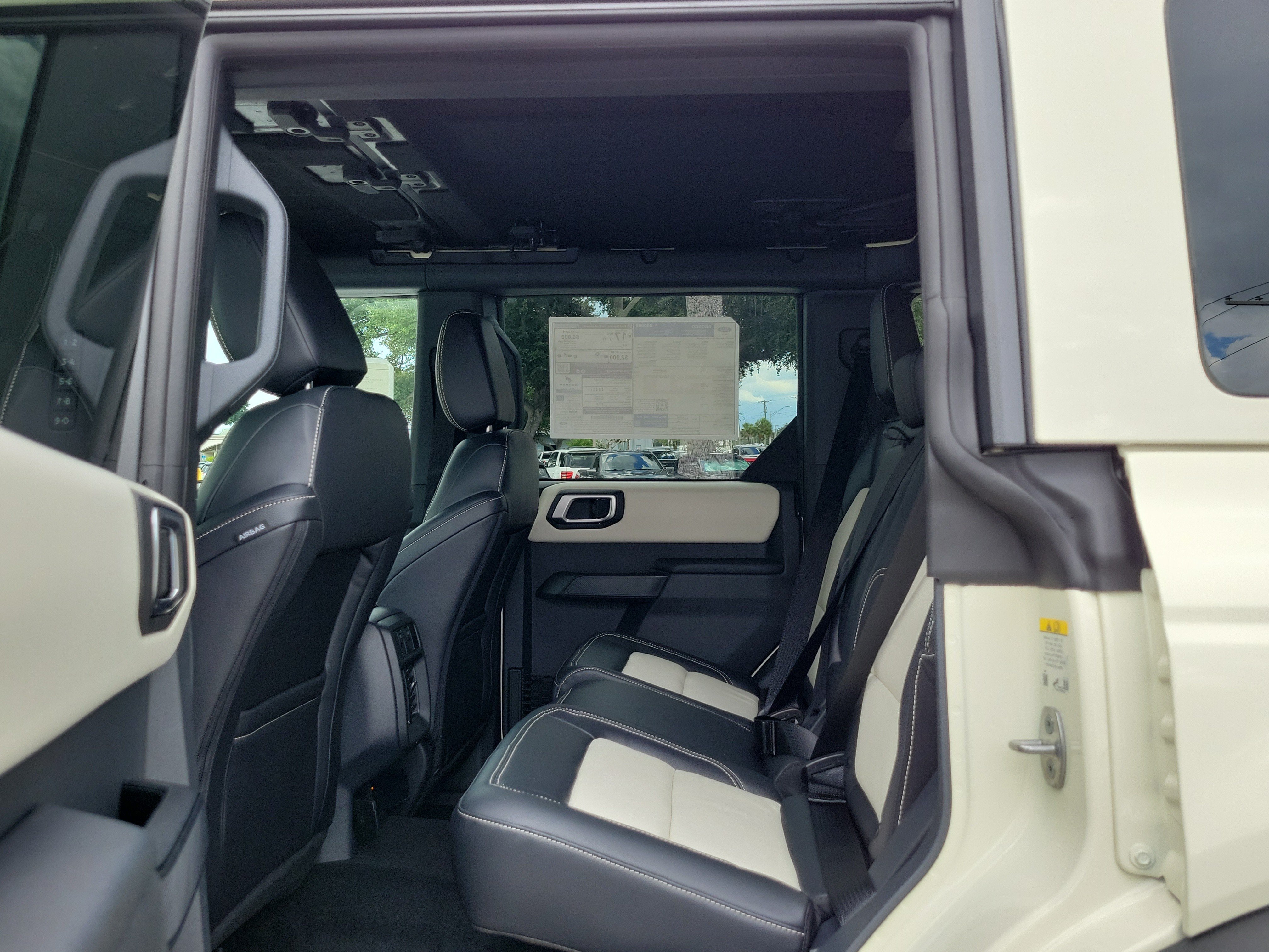 New 2026 Ford Bronco Outer Banks w/ Sasquatch Package AWD/4WD image 11