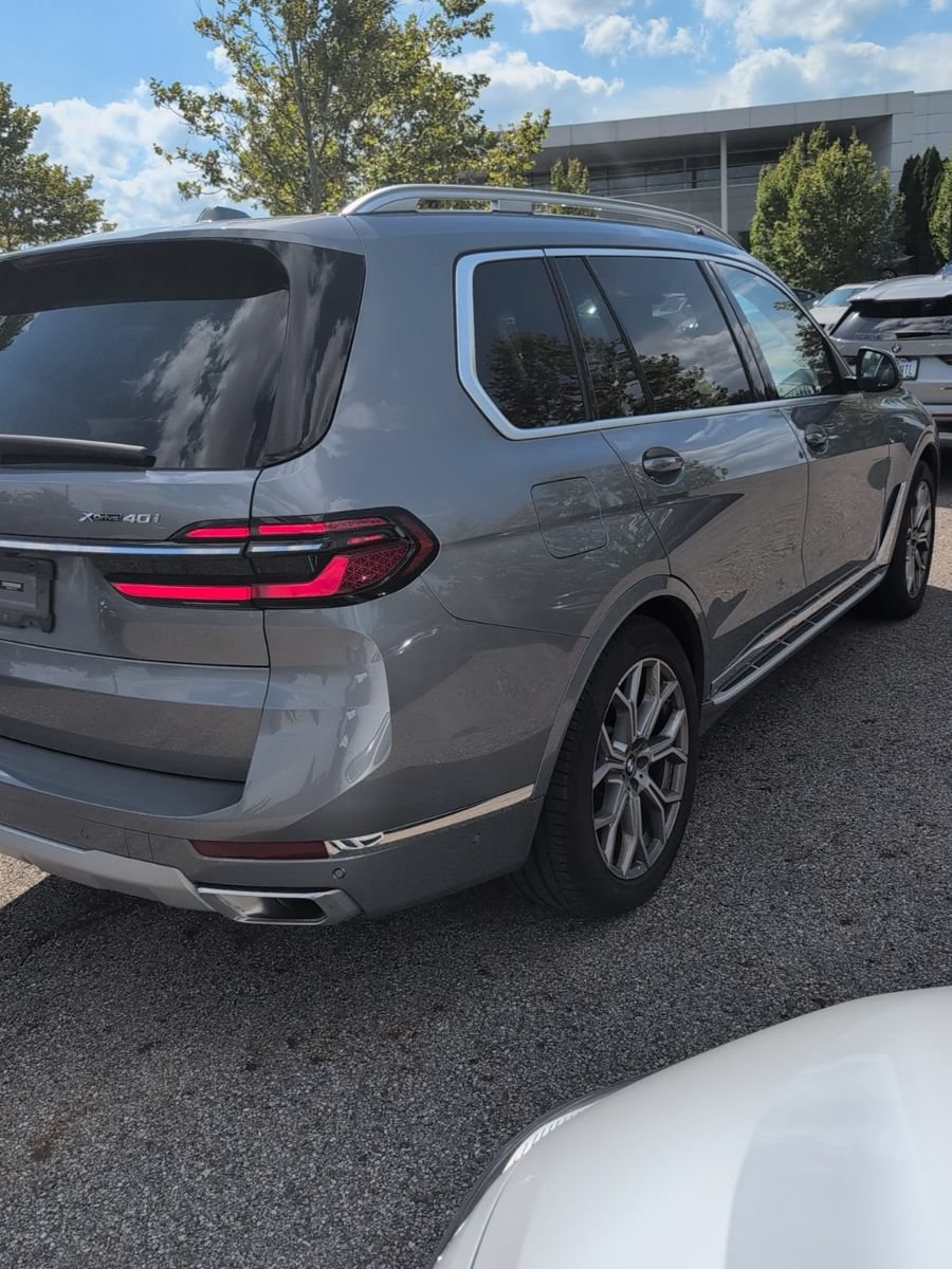 Used 2024 BMW X7 xDrive40i w/ Premium Package AWD/4WD image 5