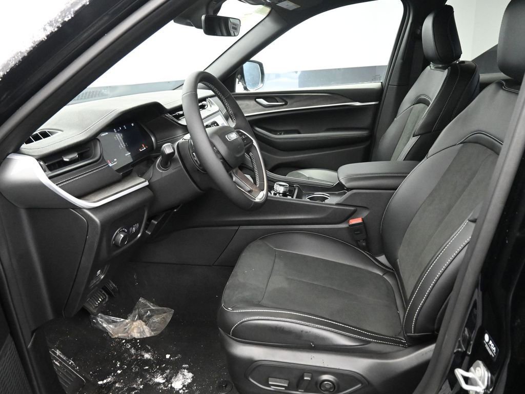 New 2026 Jeep Grand Cherokee Altitude image 10