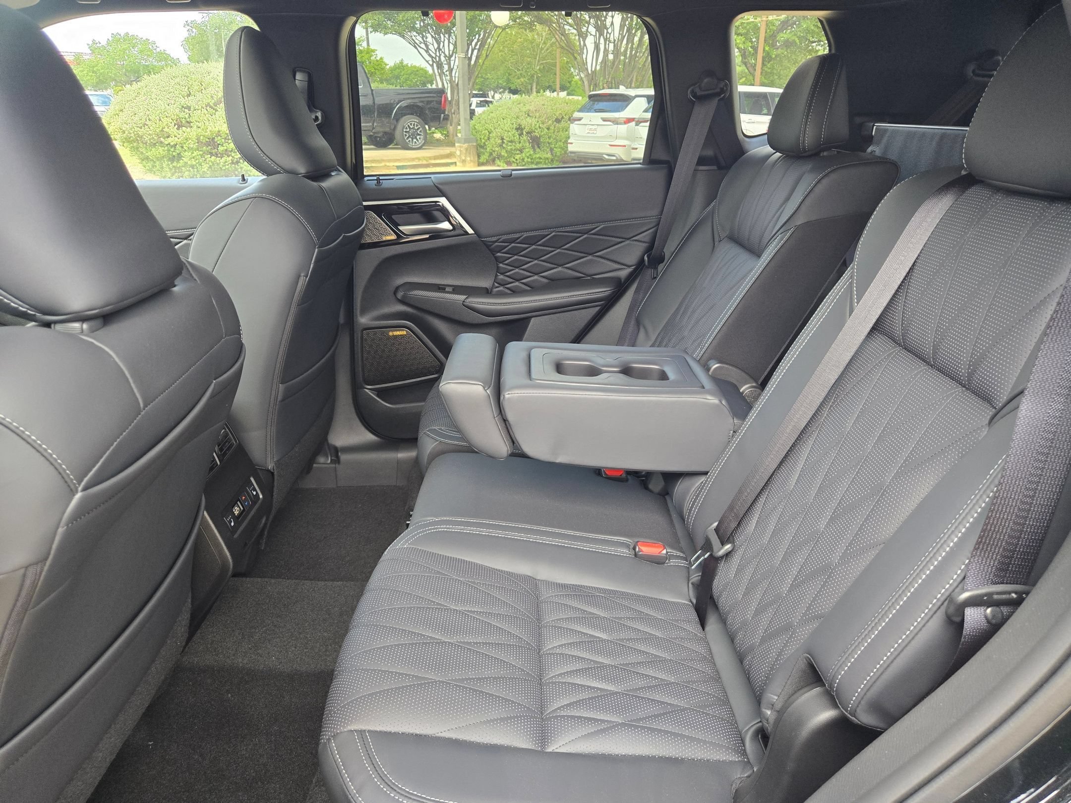 New 2026 Mitsubishi Outlander SEL Black Edition FWD image 13
