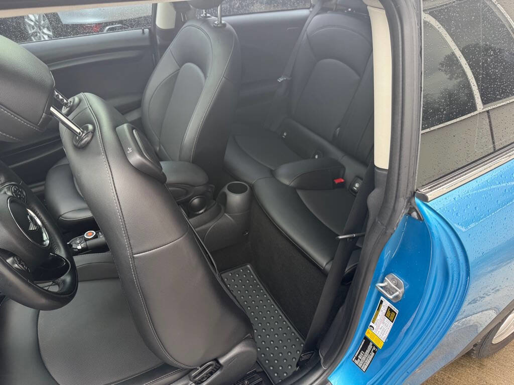 Used 2016 MINI Cooper 2-Door Hardtop image 11