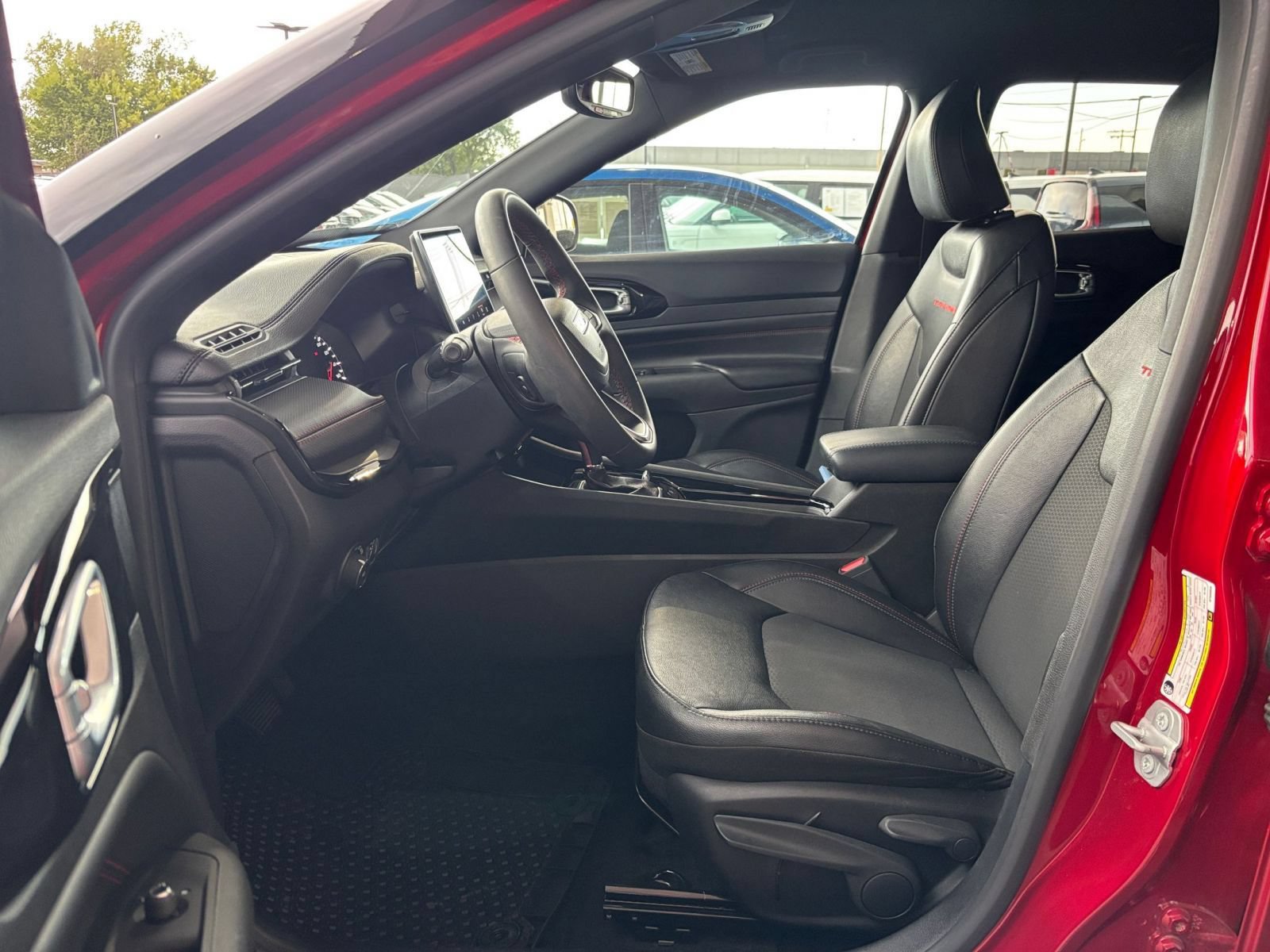 Used 2025 Jeep Compass Trailhawk AWD/4WD image 25