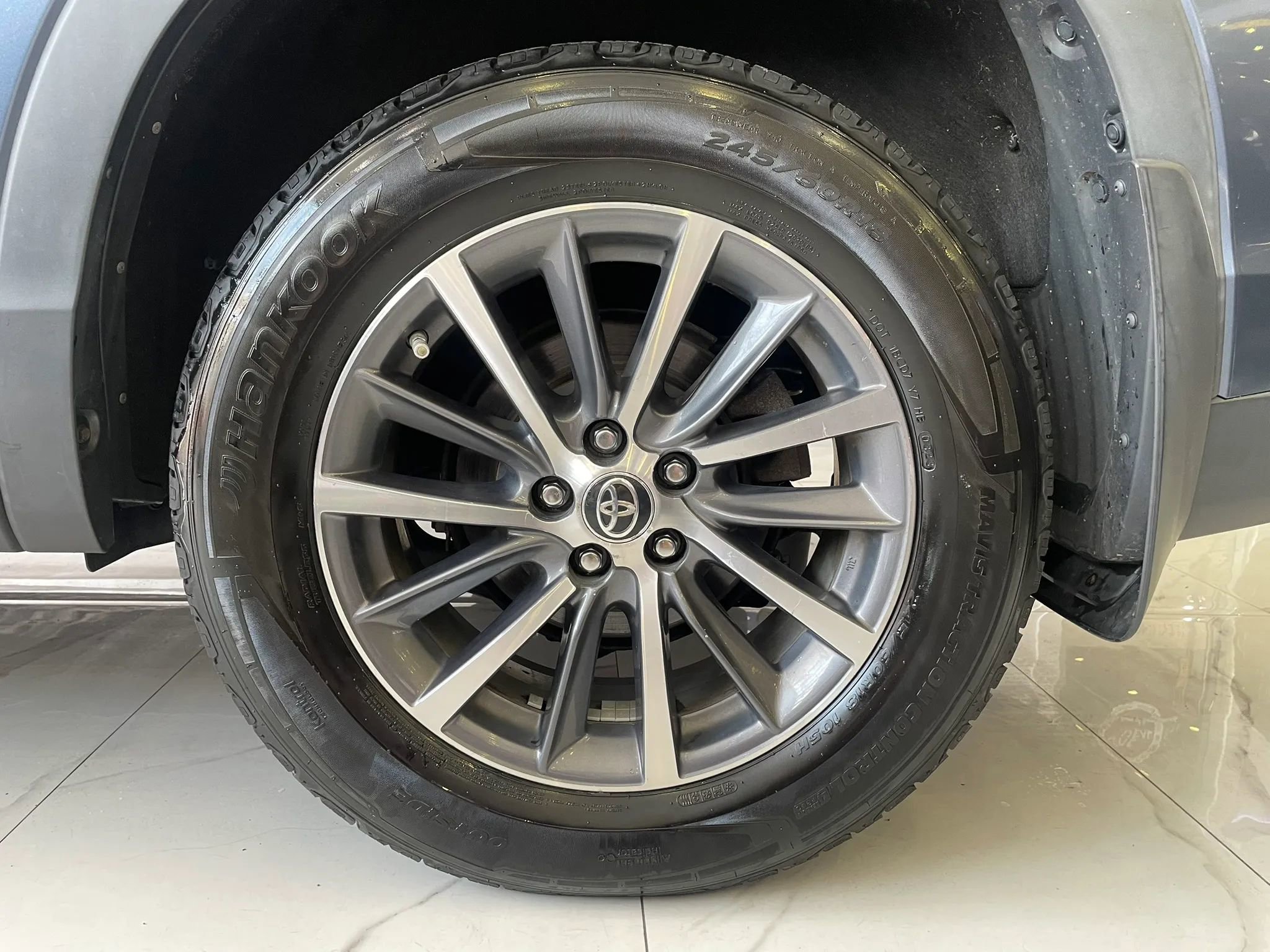 Used 2019 Toyota Highlander XLE AWD/4WD image 29
