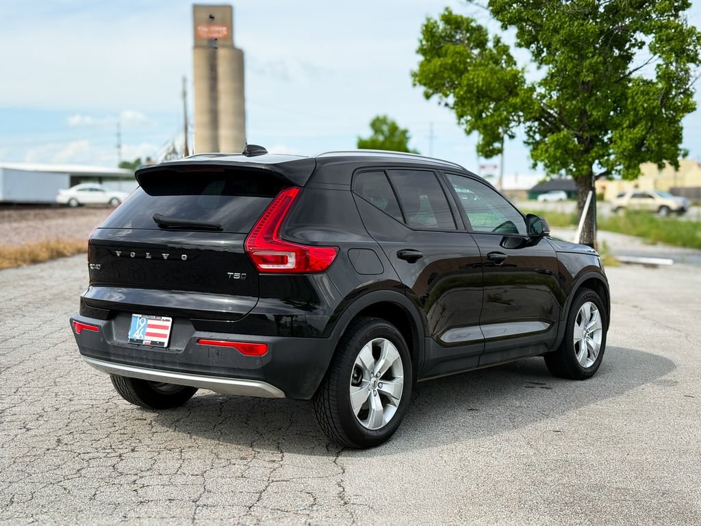 Used 2022 Volvo XC40 T5 Momentum AWD/4WD image 8