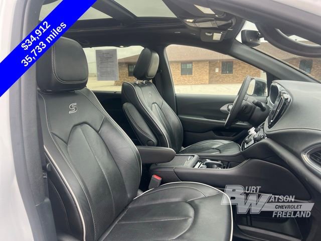 Used 2025 Chrysler Pacifica Limited image 25