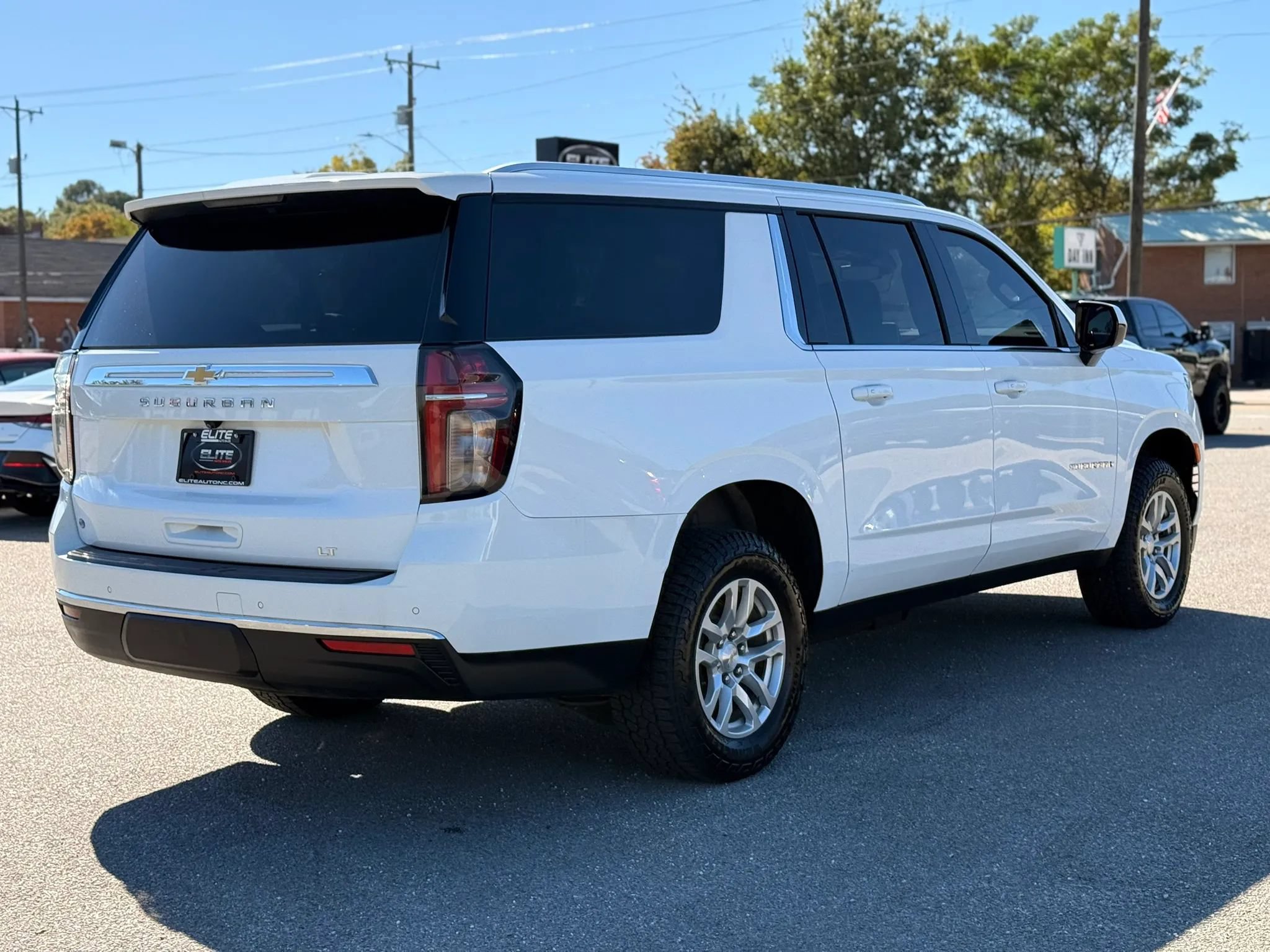 Used 2023 Chevrolet Suburban LT AWD/4WD image 9