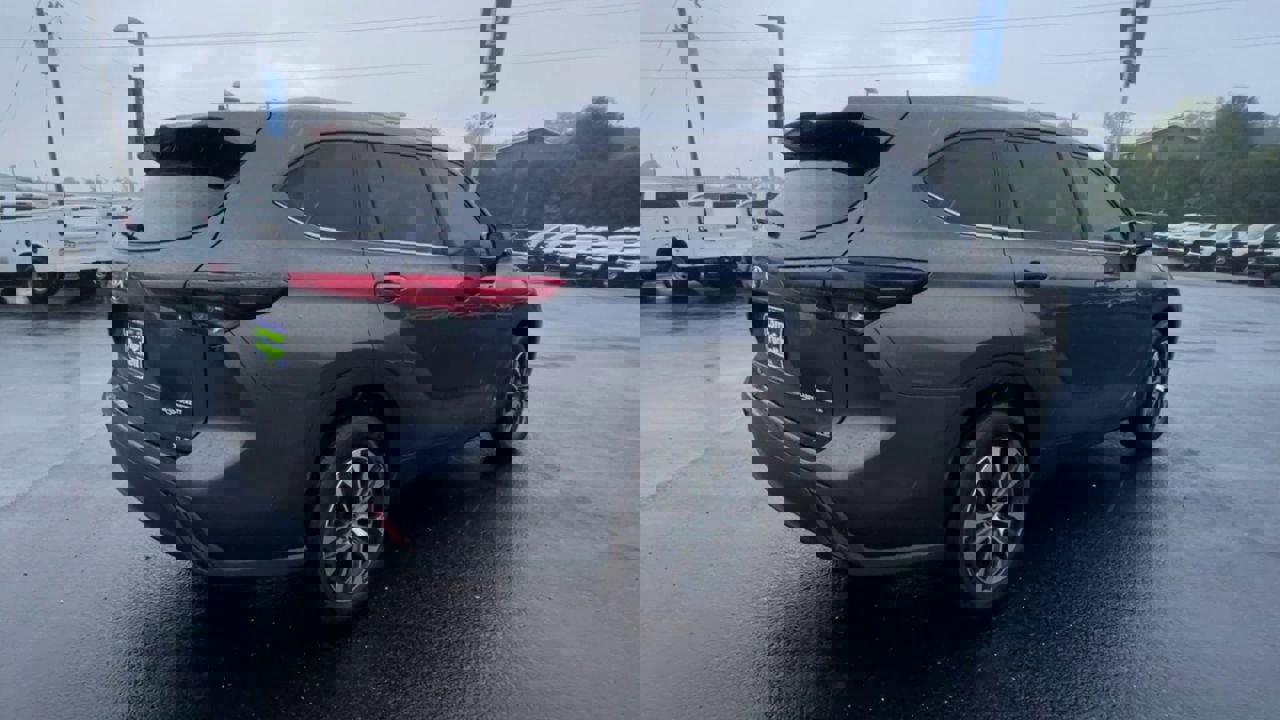 Used 2023 Toyota Highlander XLE image 8