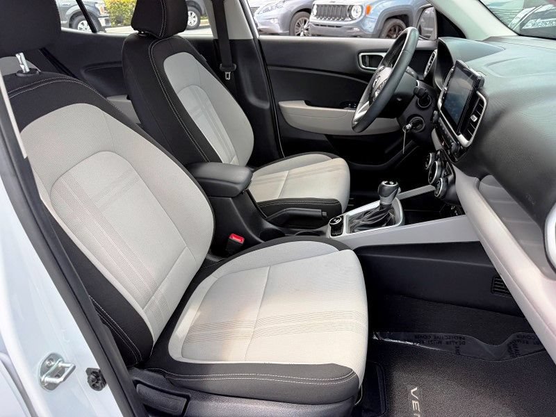 Used 2023 Hyundai Venue SEL FWD image 17