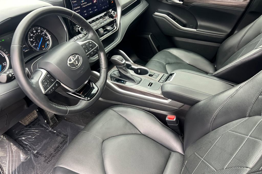 Used 2021 Toyota Highlander Platinum FWD image 9
