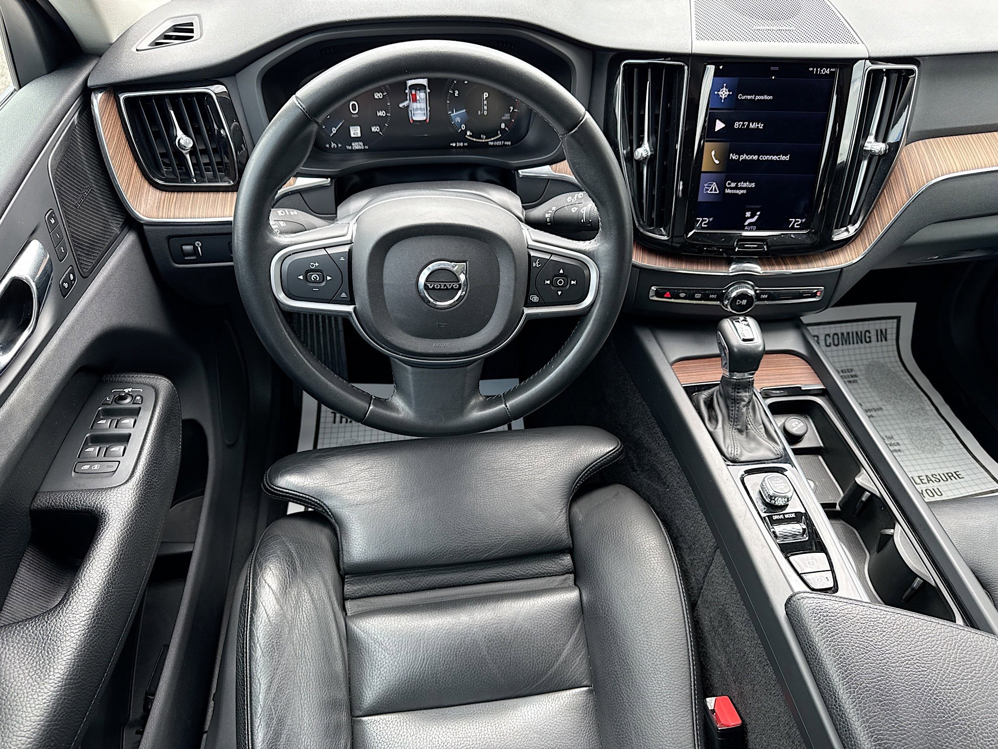 Used 2019 Volvo XC60 T5 Momentum w/ Multimedia Package image 18