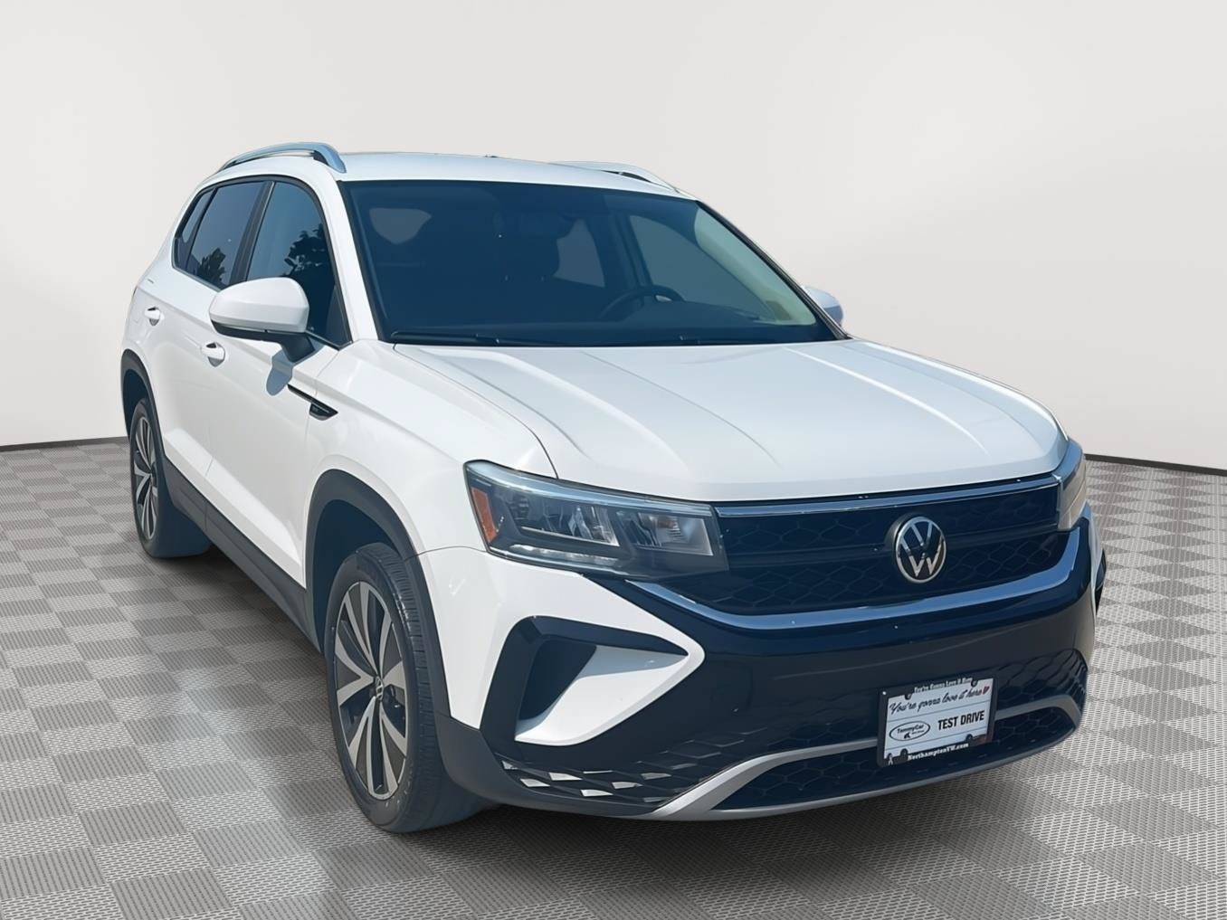 Used 2022 Volkswagen Taos SE FWD image 3