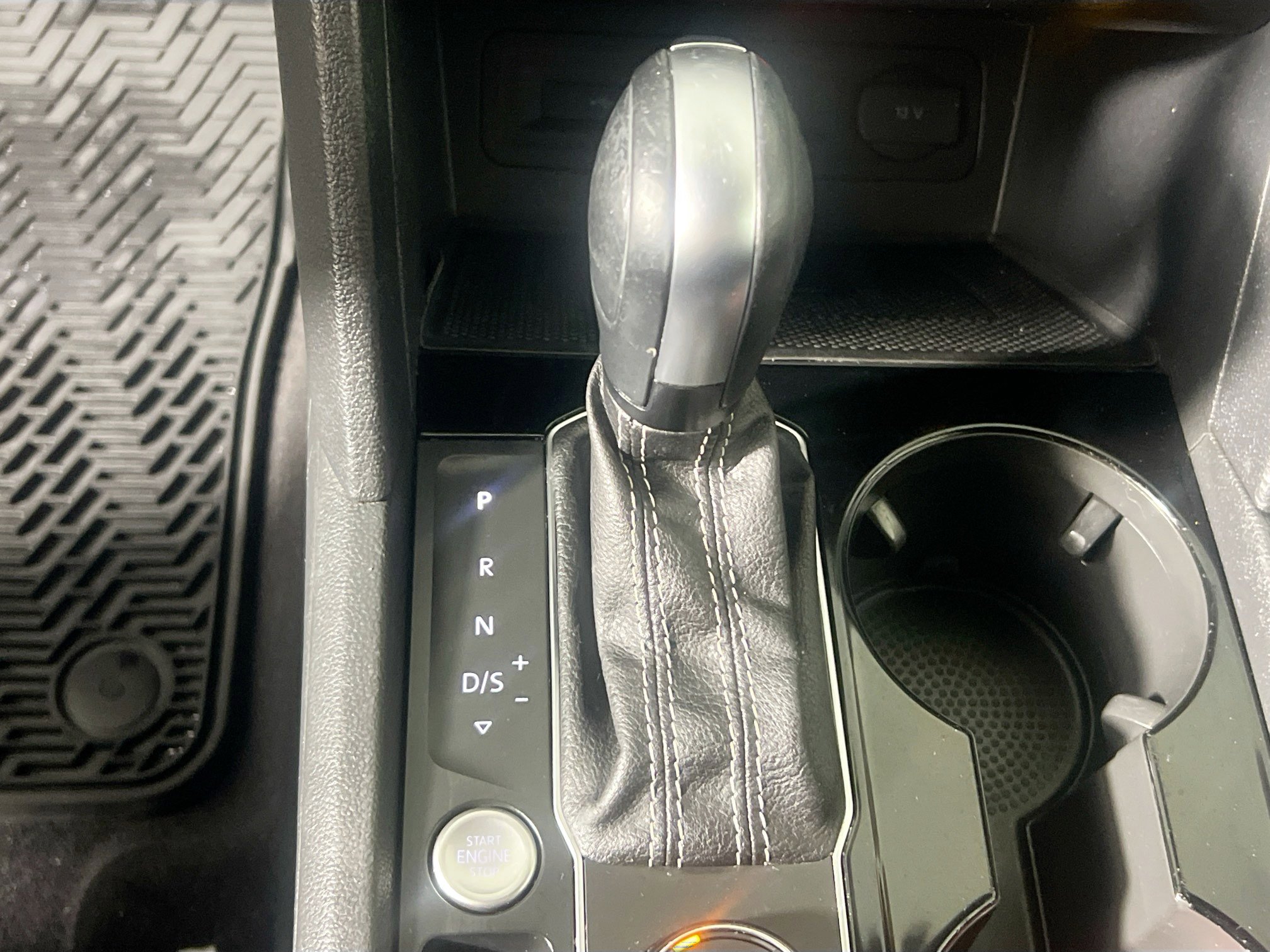 Used 2022 Volkswagen Atlas Cross Sport SE image 24